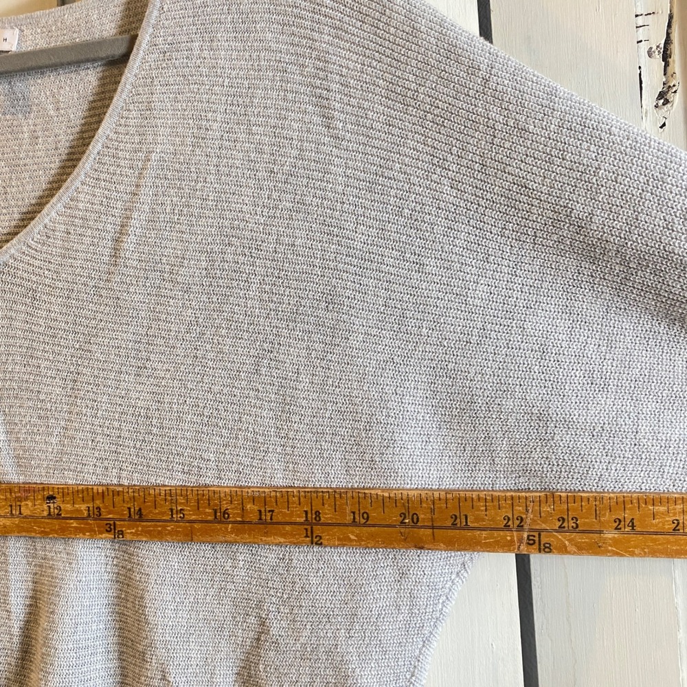 LEITH Soft Gray Sweater Size Med V-Neck Dolman Sleeves Drapey Classic Nordstrom - Picture 5 of 7